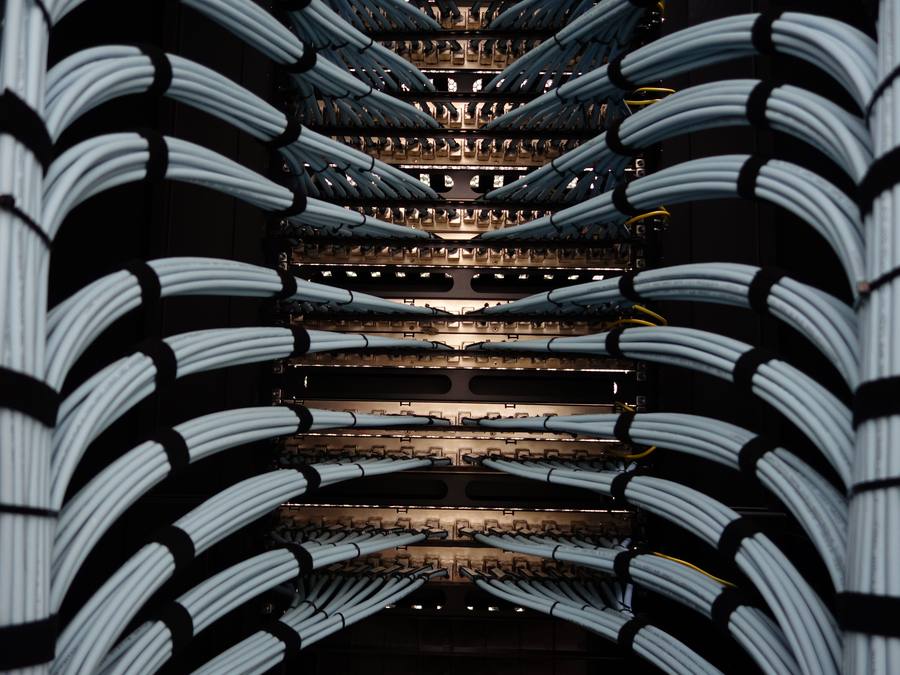 Installation-de-cablage-ethernet-categorie-7-s-ftp-baie-de-brassage