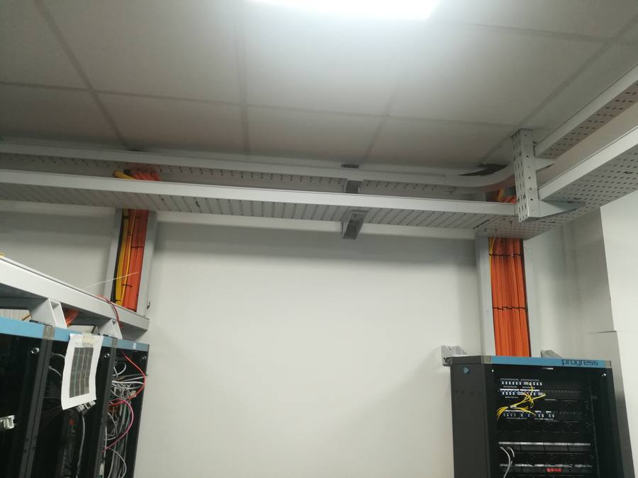 Rocade-ethernet-inter-baie-chemin-de-cable-pvc-datacenter