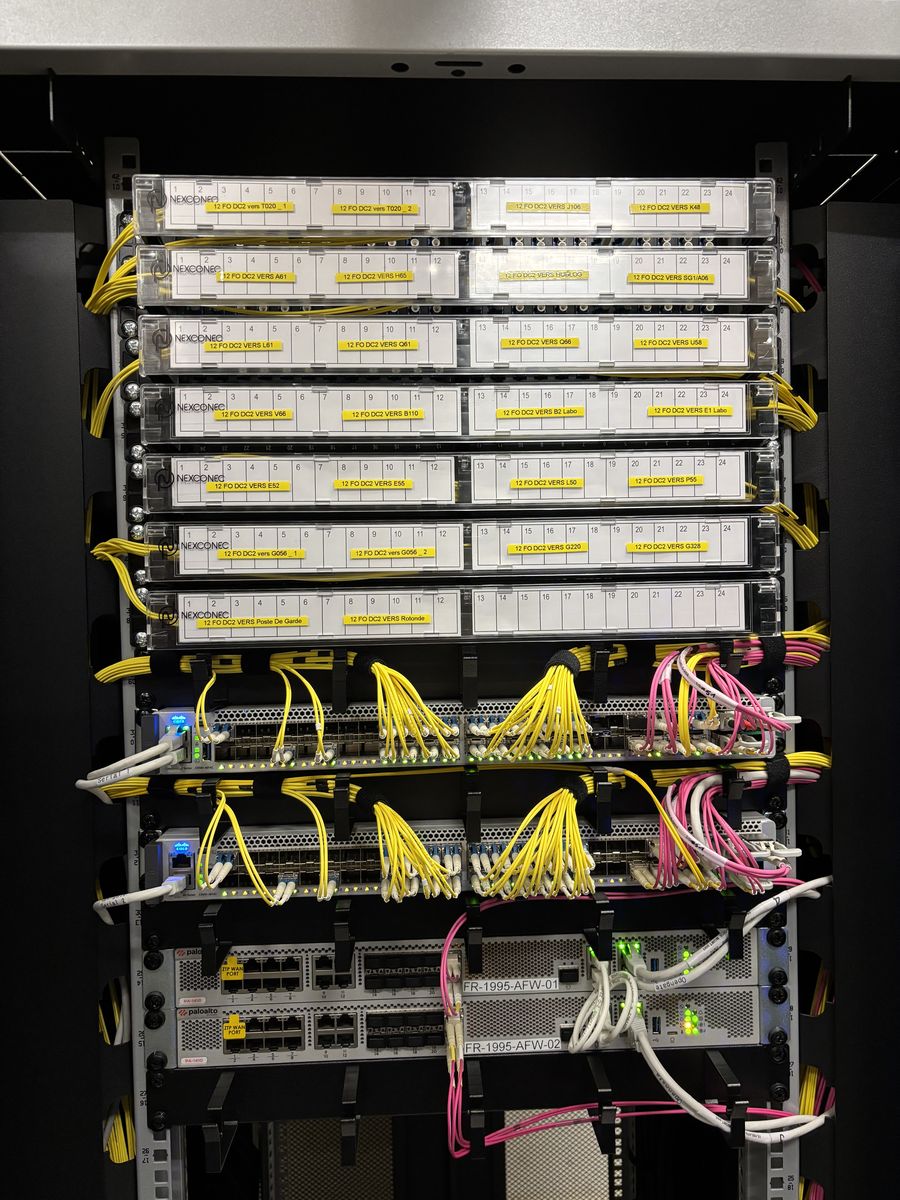 Baie-datacenter-coeur-de-reseau-jarretieres-optiques