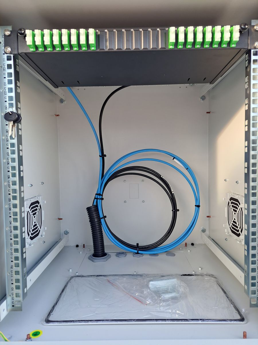 Coffret-reseau-etanche-pour-raccordement-de-fibre-optique