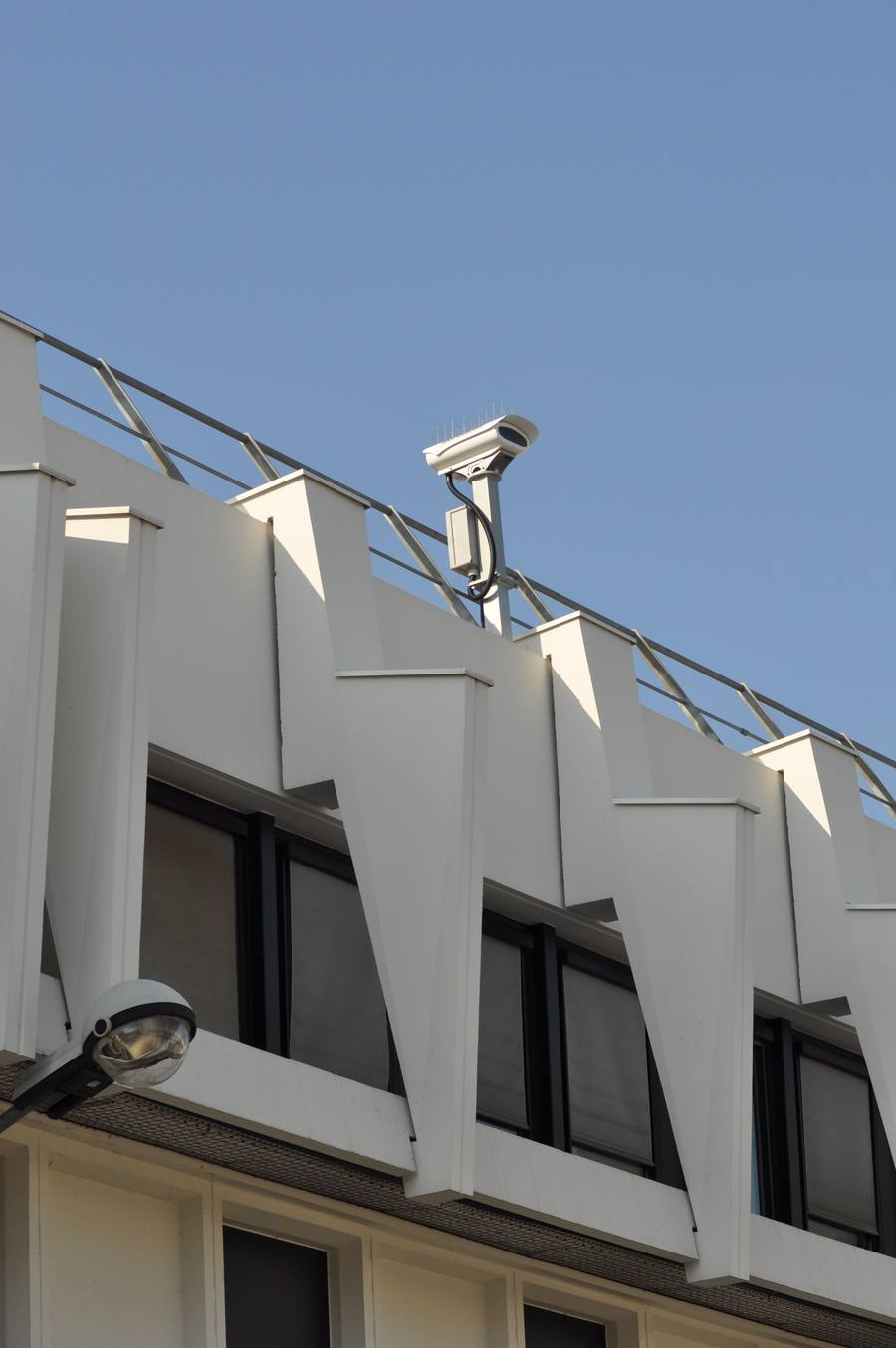 Laser-installe-sur-terrasse